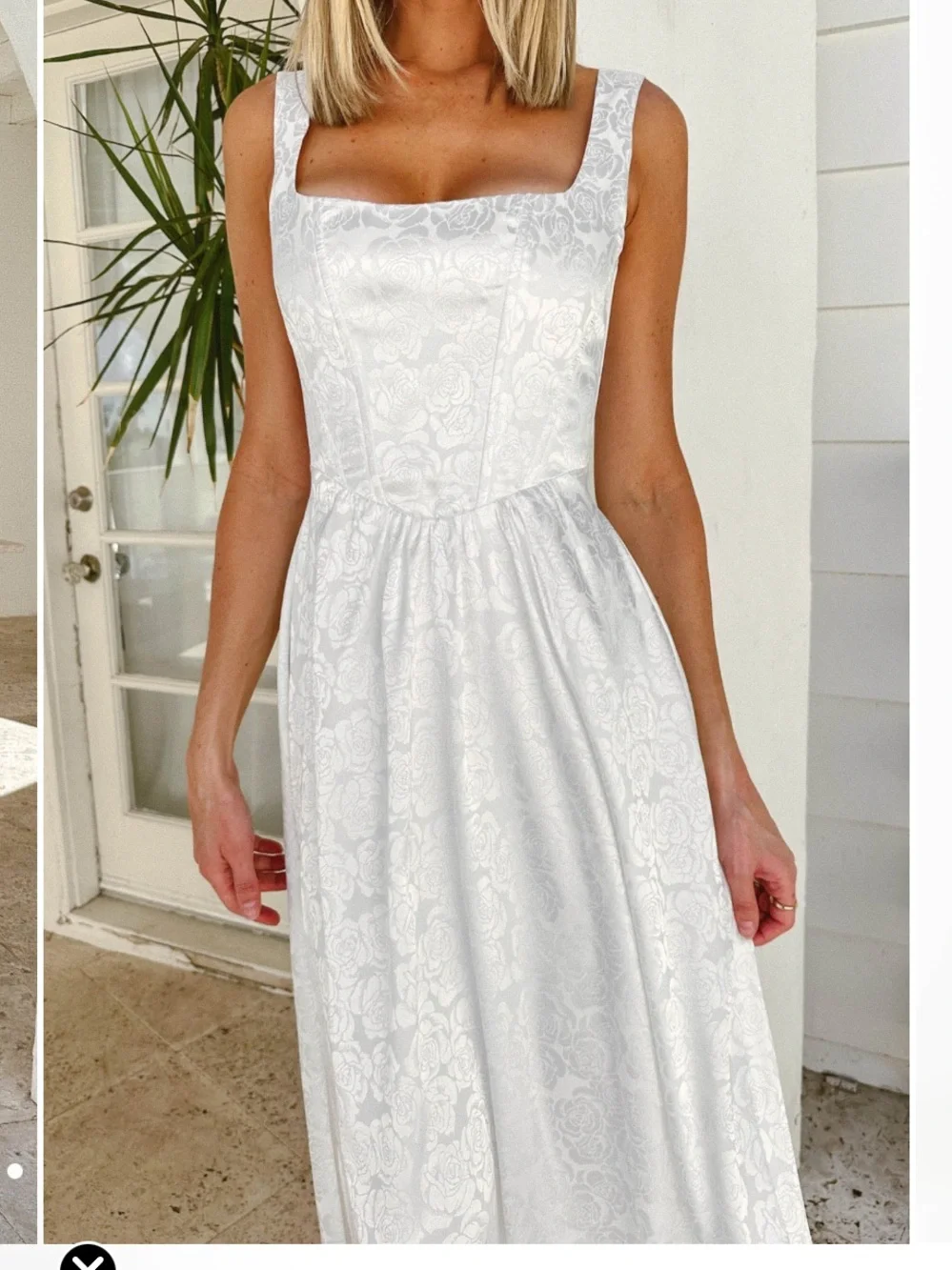 Nina square neckline